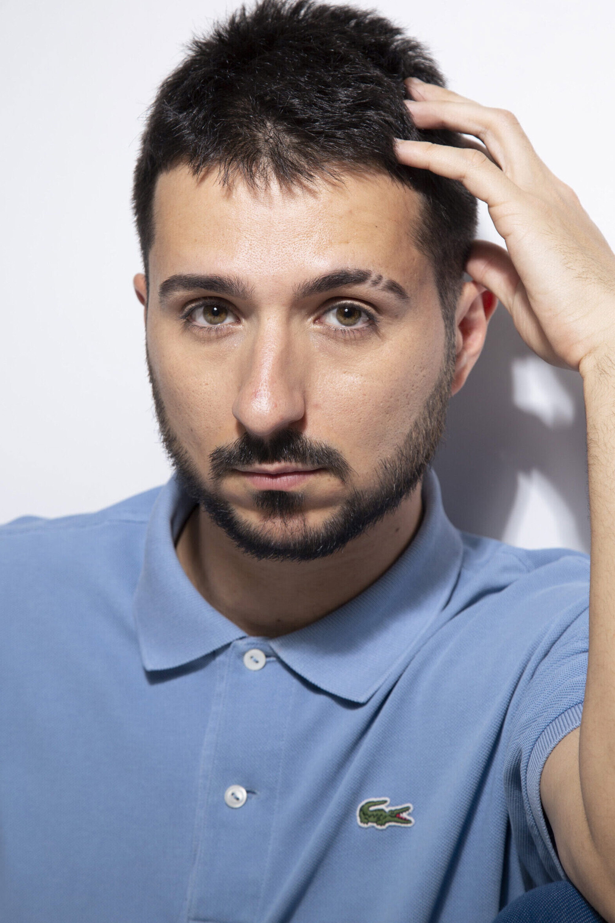 Óscar Fervaz as Miguelín in ¡Hasta enterrarlos!