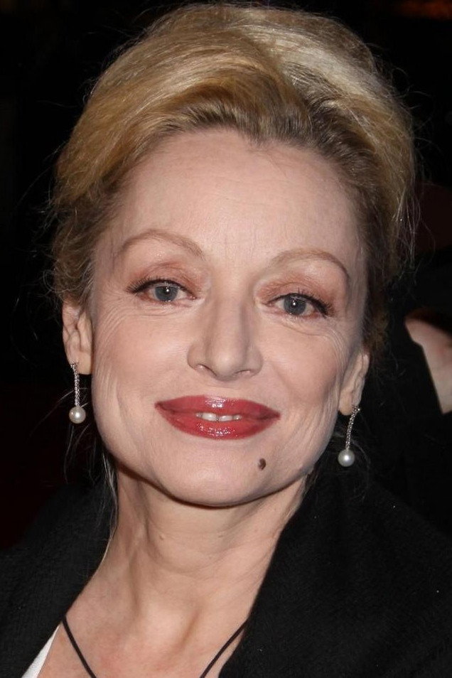 Caroline Silhol as Anne Lachaume in The Overeater