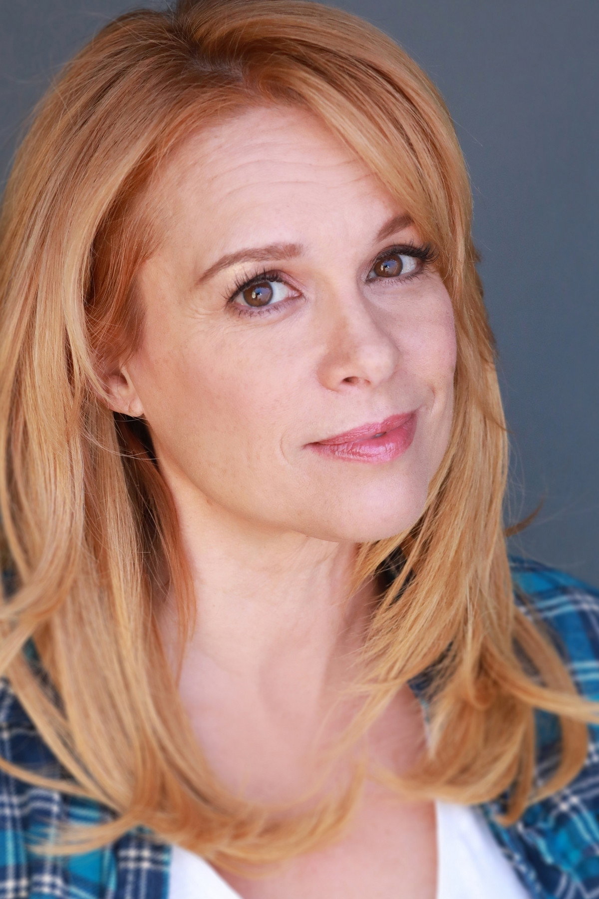 Chase Masterson as Beth in Married People, Single Sex