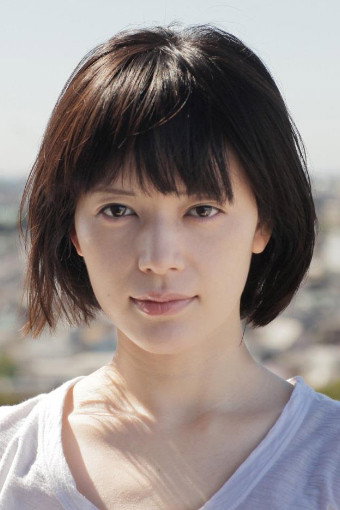 瀬戸夏実 as Satomi in Touching the Skin of Eeriness