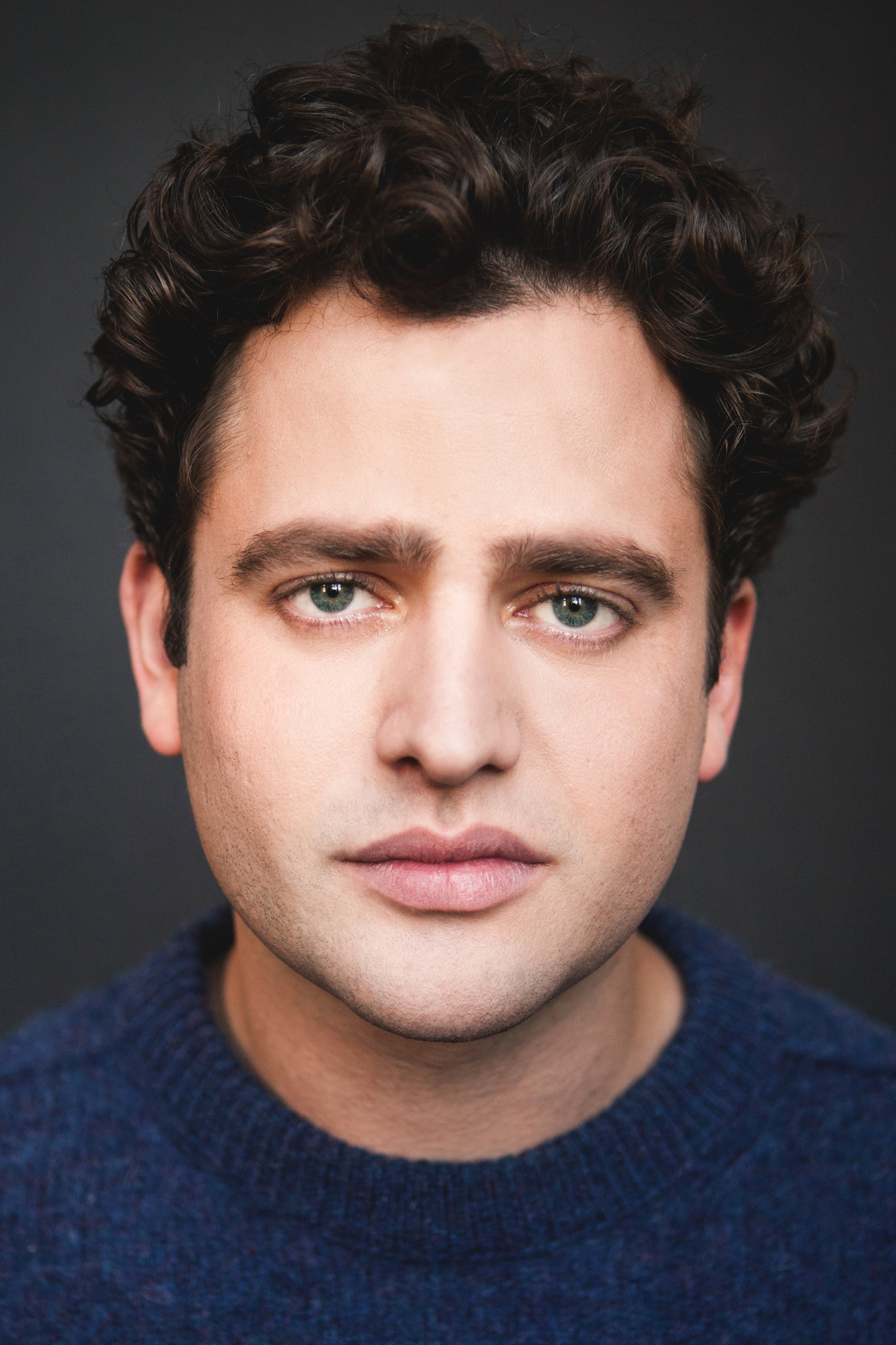 Alexandre Bacon as Amos Daragon (Voice) in Amos, the Mask Hunter