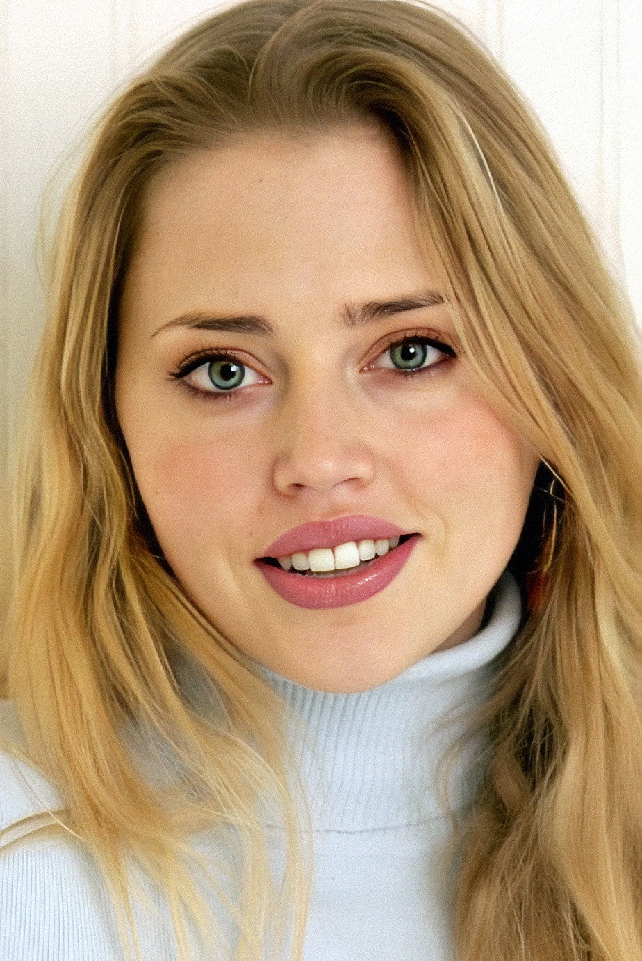 Estella Warren as Daena in Planet of the Apes