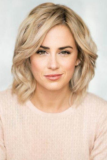 Valérie Roberts as Herself - Host in Dans ton cell
