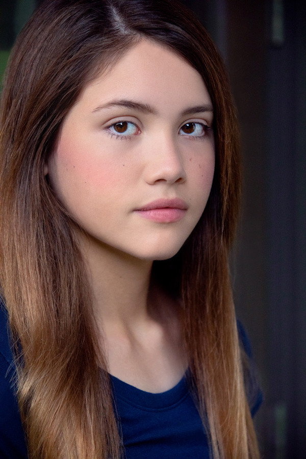 Brinly Marum as Kaylee Browning in The Veil