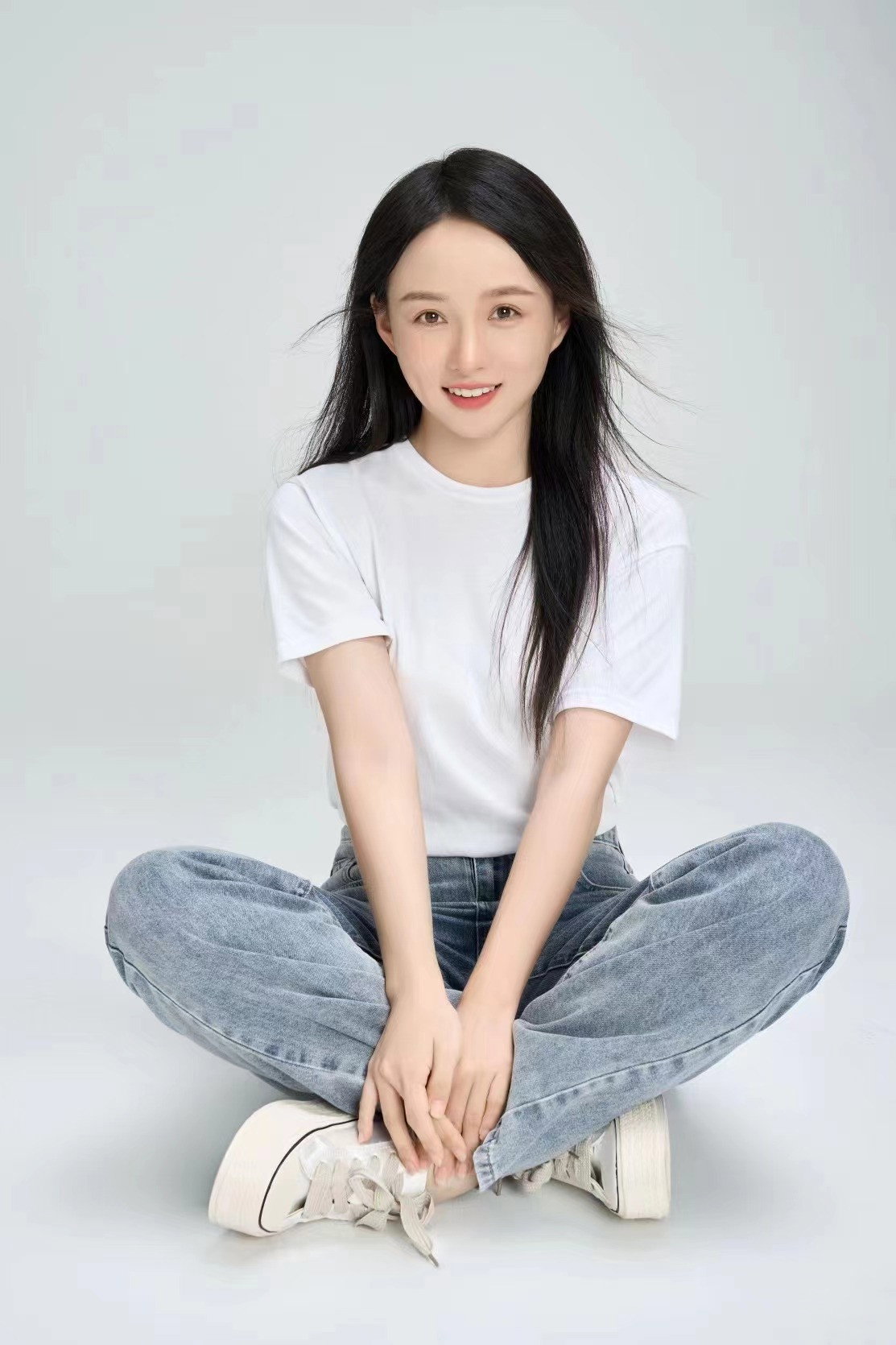 Suo Fei as 沈知音 in 婚内约法三十章