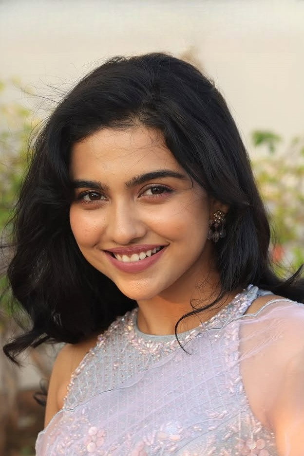 Mamitha Baiju as Sona in Super Sharanya