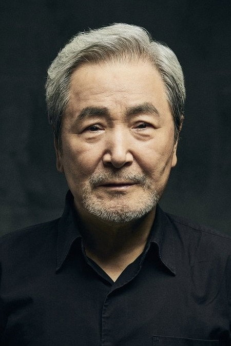 최종률 as Herb doctor in The Avian Kind