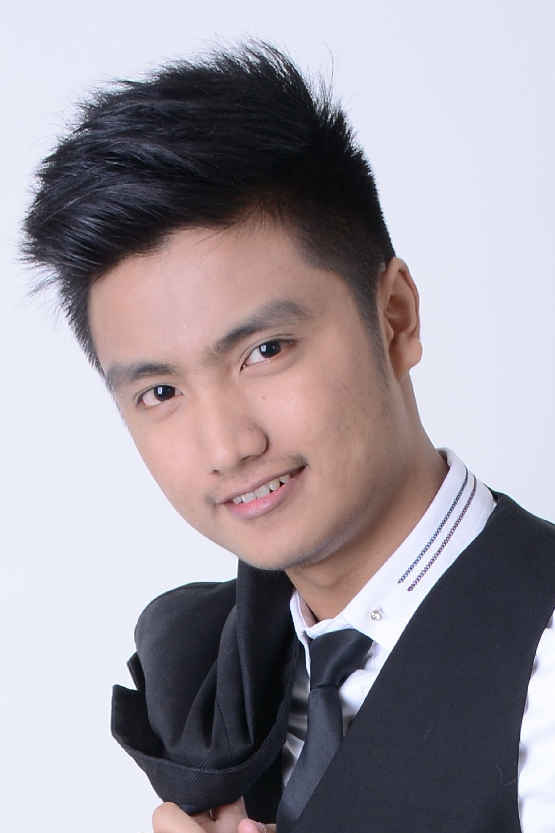 Jemuel Satumba as Gong in Running with the Fishes