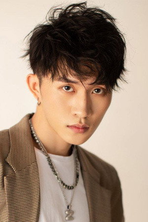 张集骏 as Hu Tong in 大笑夜生活
