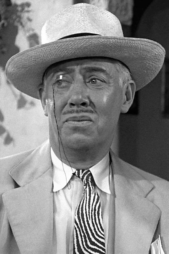 Gerald Oliver Smith as Robert Ainesley in Behind the Mike