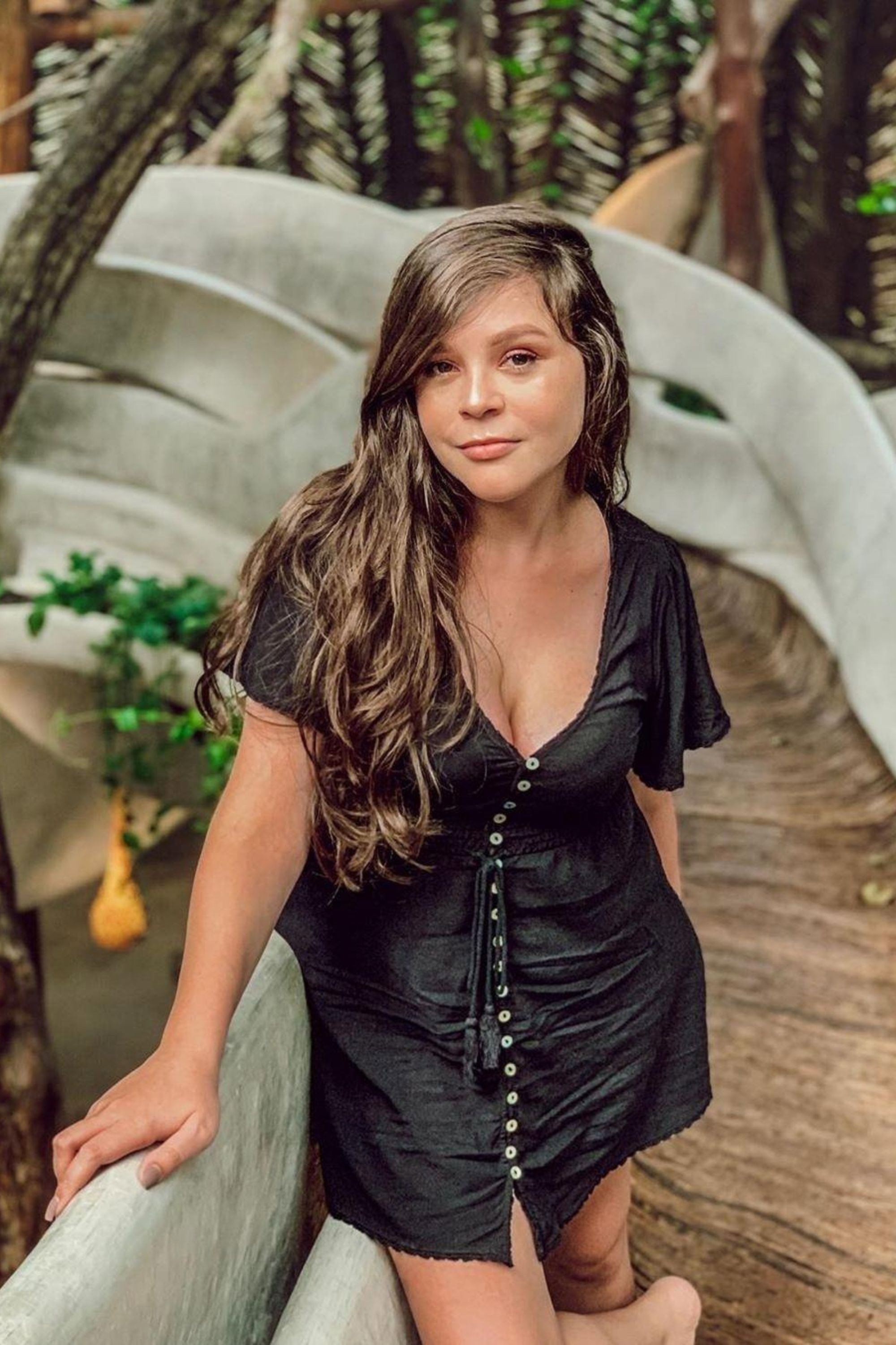 Thiessa Woinbackk as Valentina in Valentina