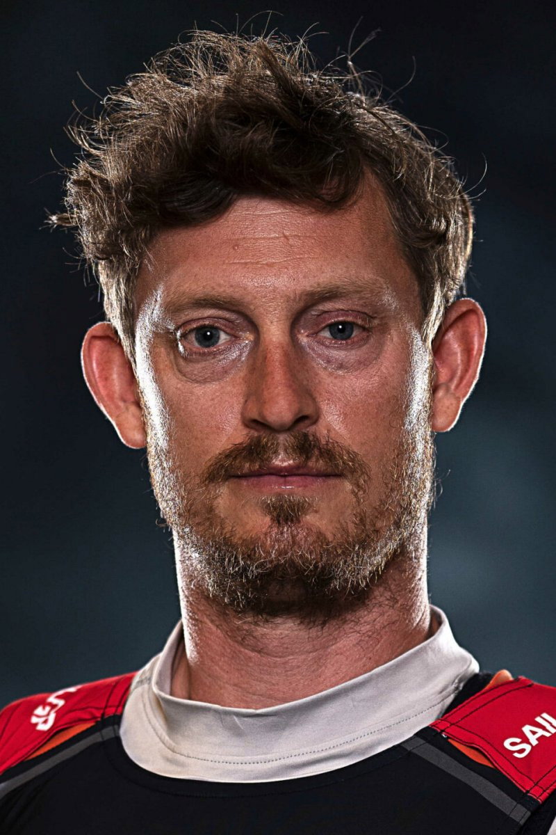 Martin Kirketerp as Vært in Over Atlanten