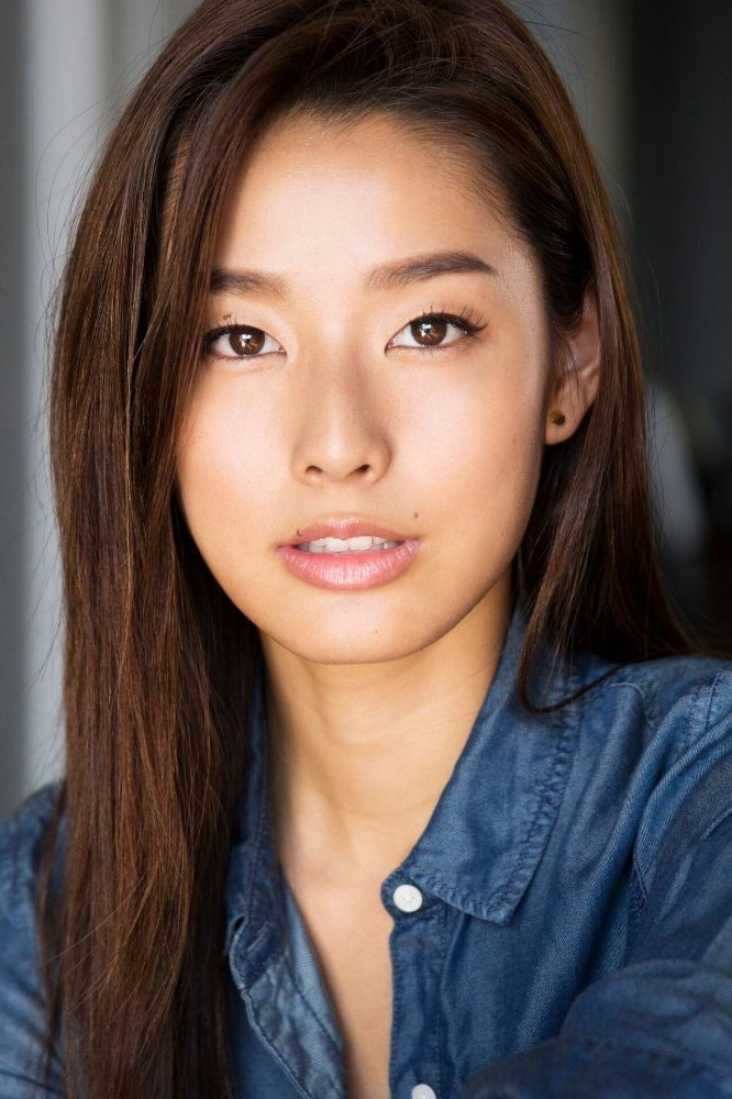 すみれ as Satomi Leitch in The Brighton Miracle