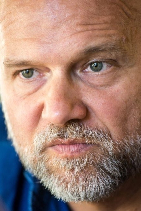 Pusztai Ferenc as Mihály in Well