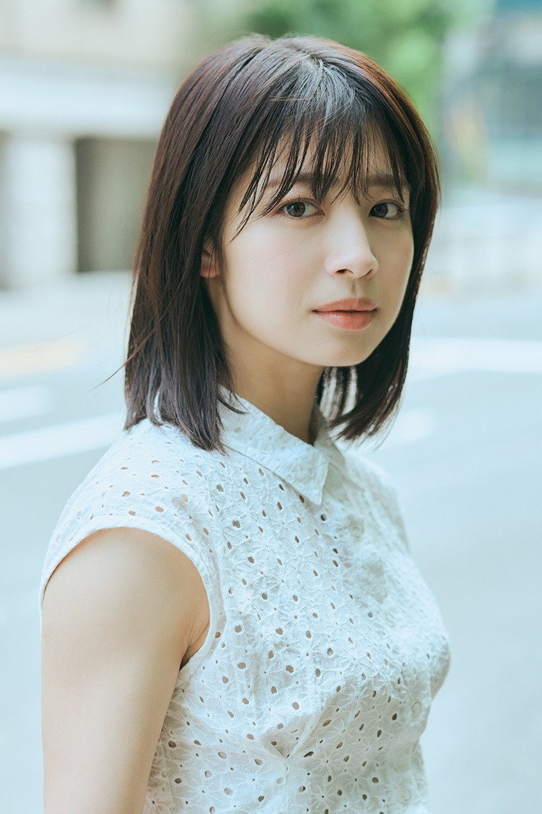 泉川実穂 as Chiaki Minegishi in Onnatachi no Tokusou Saizensen