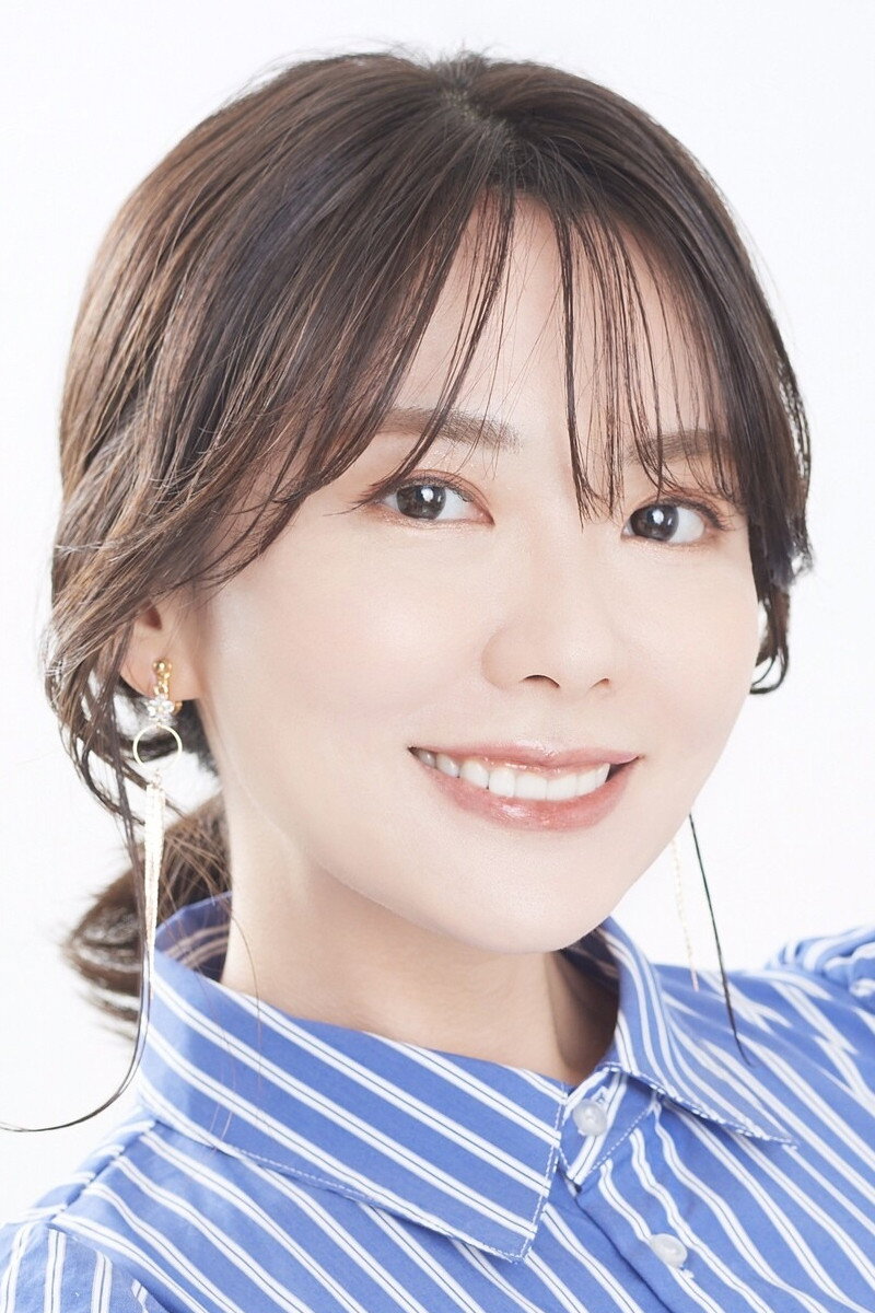 矢野優美華 as Vivian Shamal (voice) in Why Raeliana Ended Up at the Duke's Mansion