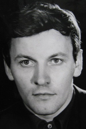 Геннадий Егоров as Babinov in We'll Be Back in the Fall
