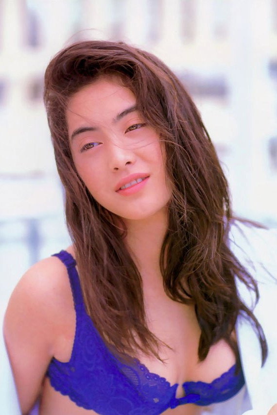 吉野公佳 as Miki Yoshida in Unlucky Monkey