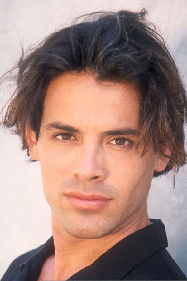 Luigi Amodeo as Stefano in High Society