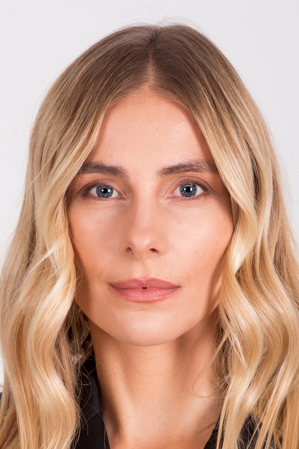 Katarzyna Zawadzka as Karolina in Banksters