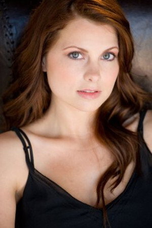Samantha Figura as Suzy Hanson in Love on the Vines