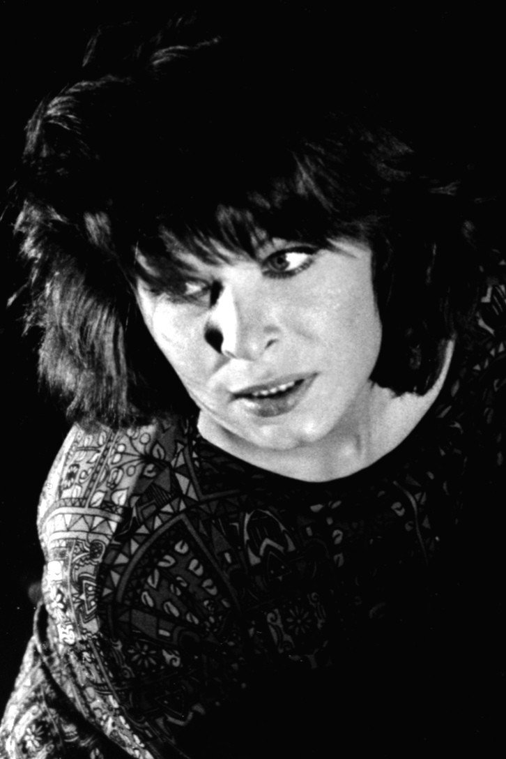 Lea Lander as Greta Garbo in Cani arrabbiati