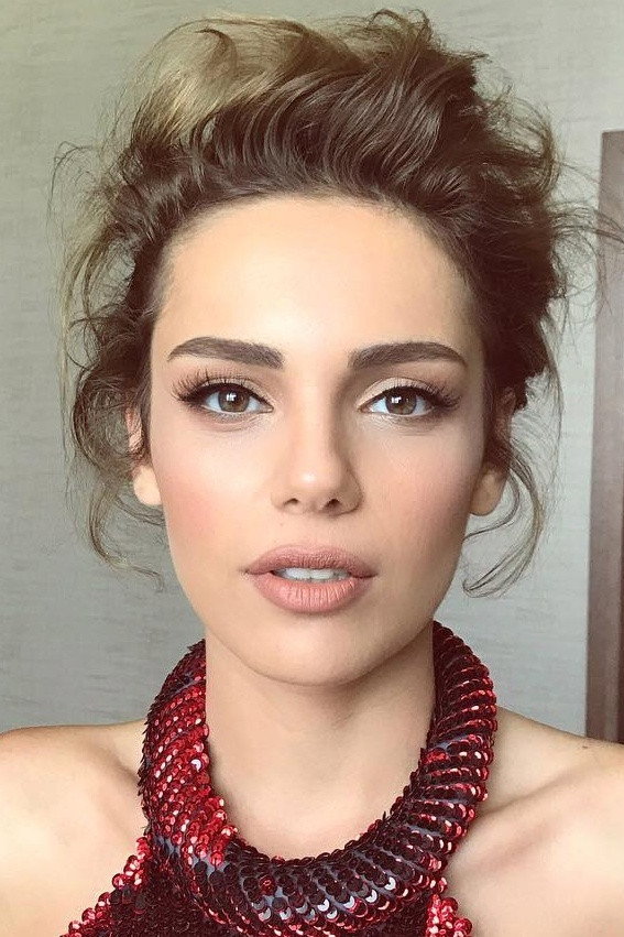 Yağmur Tanrısevsin as Melis Güzel in Waiting For The Sun