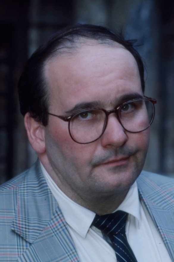 Ernie Sabella as Pumbaa (voice) in Timón y Pumba