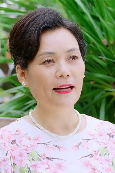 许迪 as Chen Yu's mother in Hot Honey, Don't Try To Run