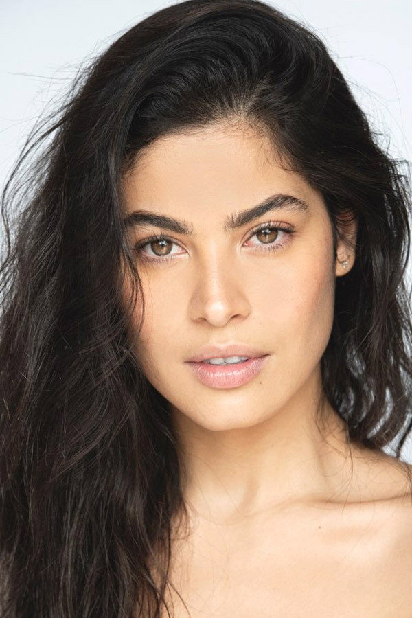 Essined Aponte as Carol in Cosita Linda