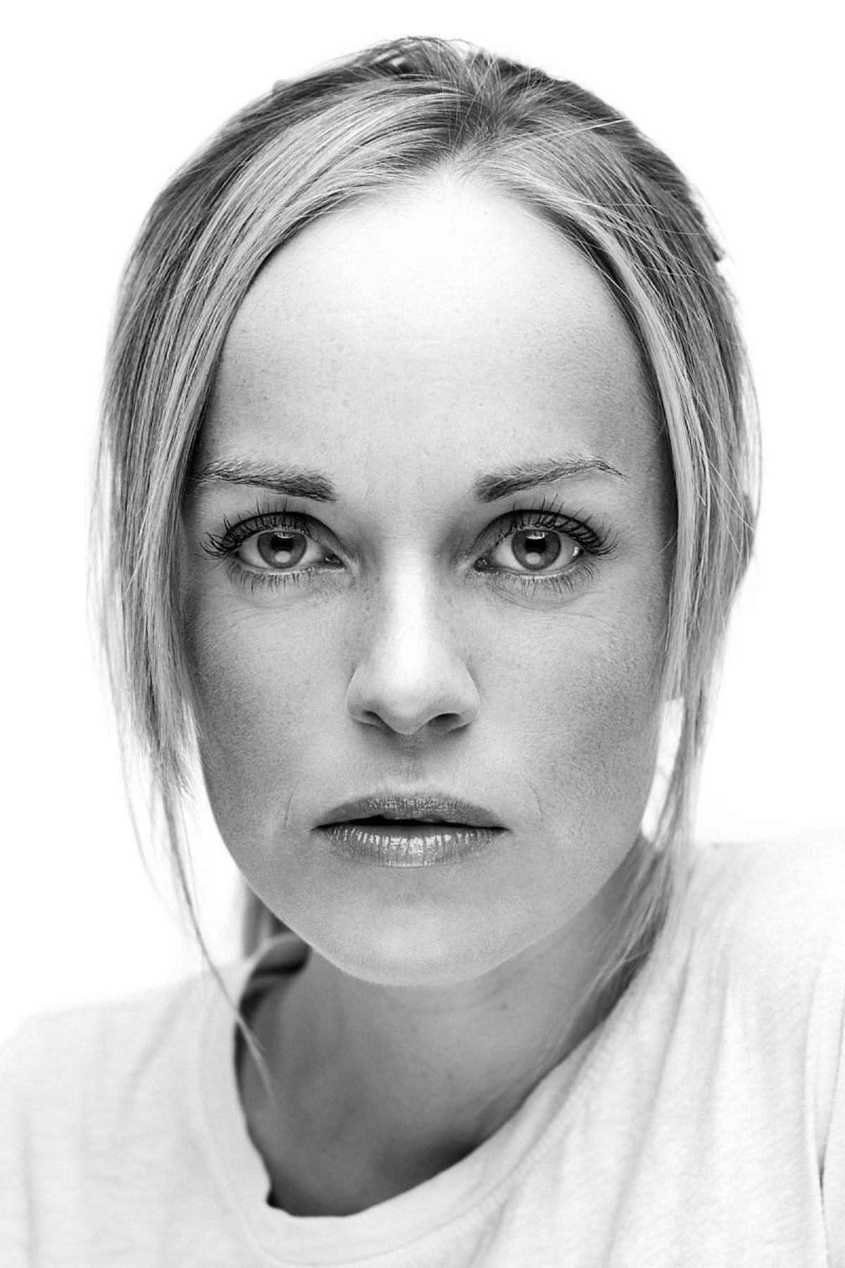 Friederike Kempter as Mutter Viola in Rabenmütter