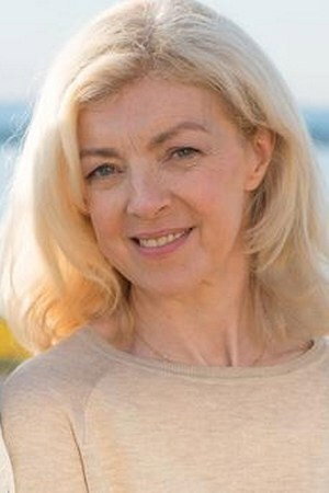 Luce Mouchel as Yolande in A Fragile Bond