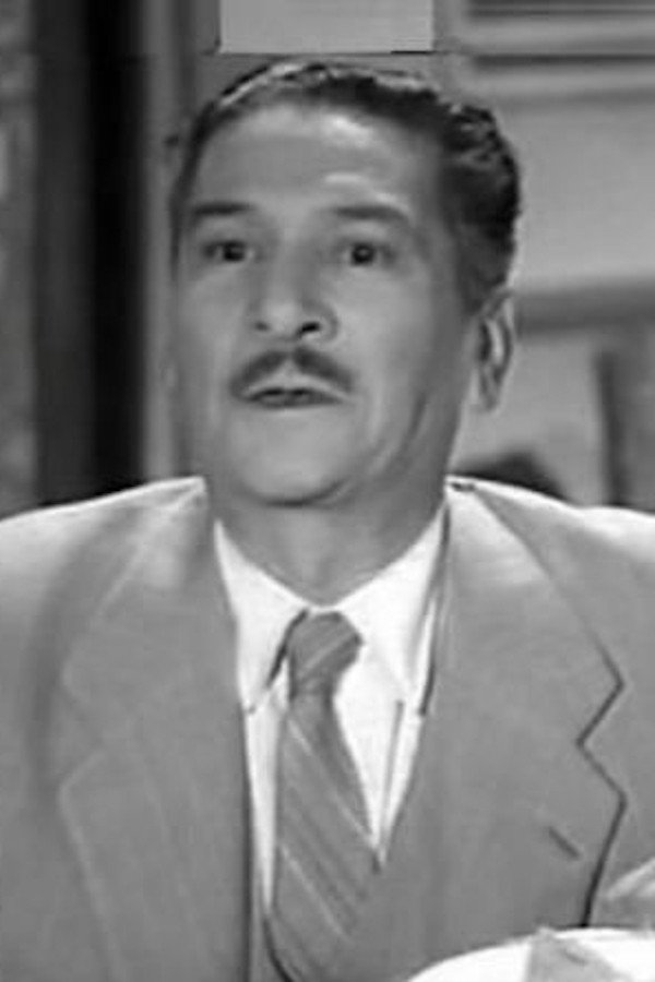 عبدالعزيز أحمد as Yahya Bey Saber in Aisha