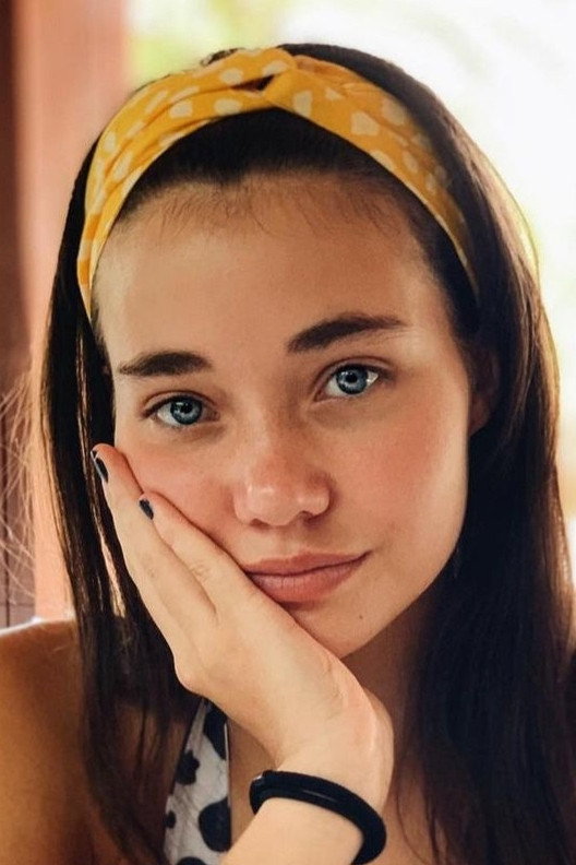 Federica Garcia as Paula in Upon Open Sky