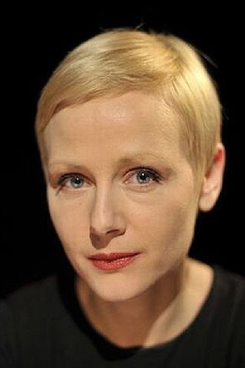 Polona Juh as Karmen in Ivan