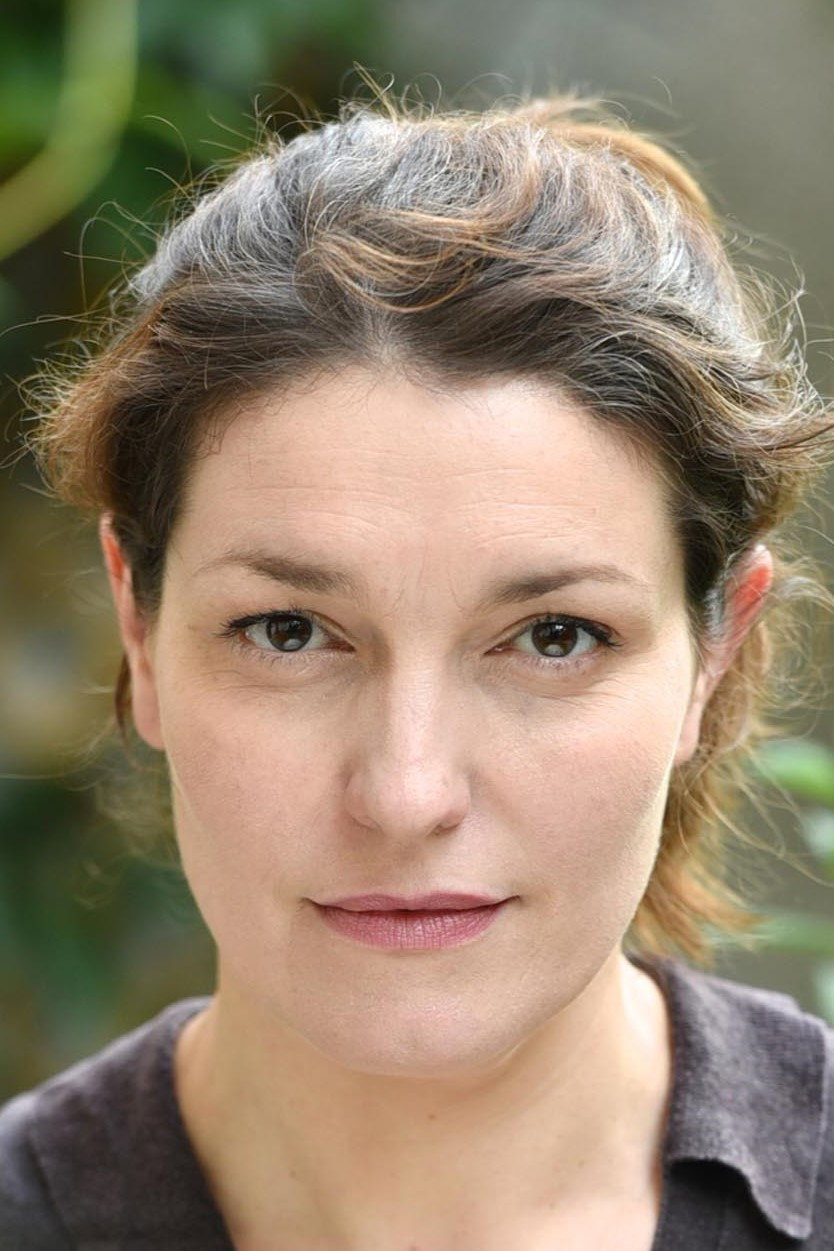 Aurélie Thépaut as Natalie in 7500