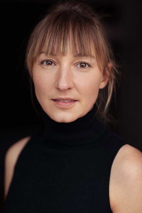 Johanna Falckner as Steves Frau Anja in Route B96