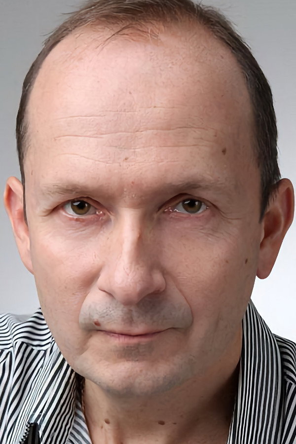 Анатолий Горячев as Anatoly Stepanovich Lebedev in Sweet Life