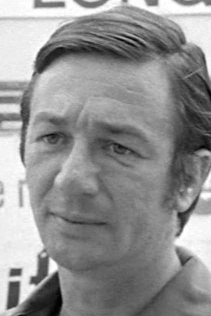 Rico López as La Ruade in Les Corsaires