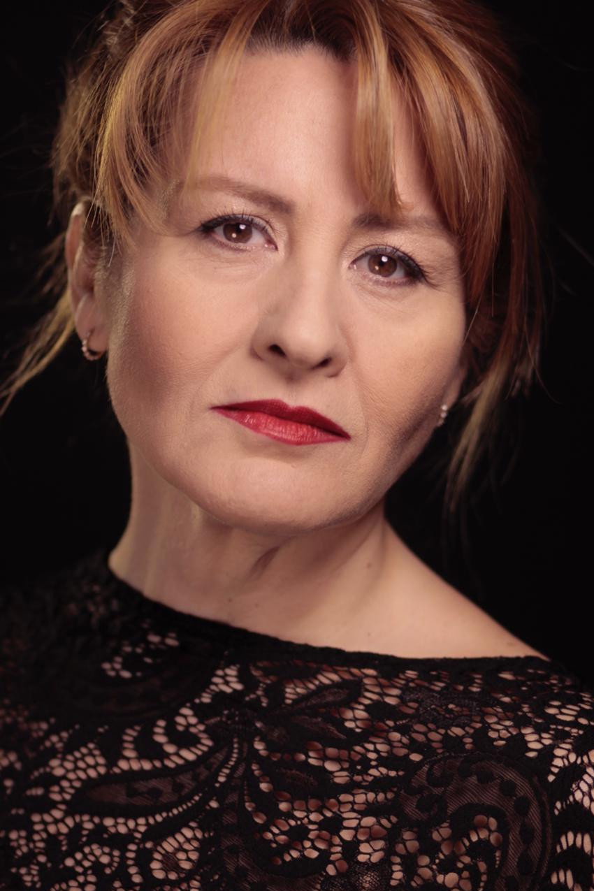 Özlem Türkad as Rukiye Özdemir in Seksenler