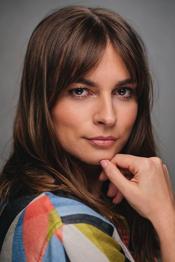 Benedita Pereira as Mia in Quero-te Tanto!