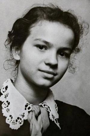 Natalya Rychagova as Зоя - подруга «Червонца» in The Return Of The 'Saint Luke'