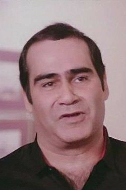Sayed Zayan as الحمال أبو العبر in ألف ليلة وليلة: ذات الخال