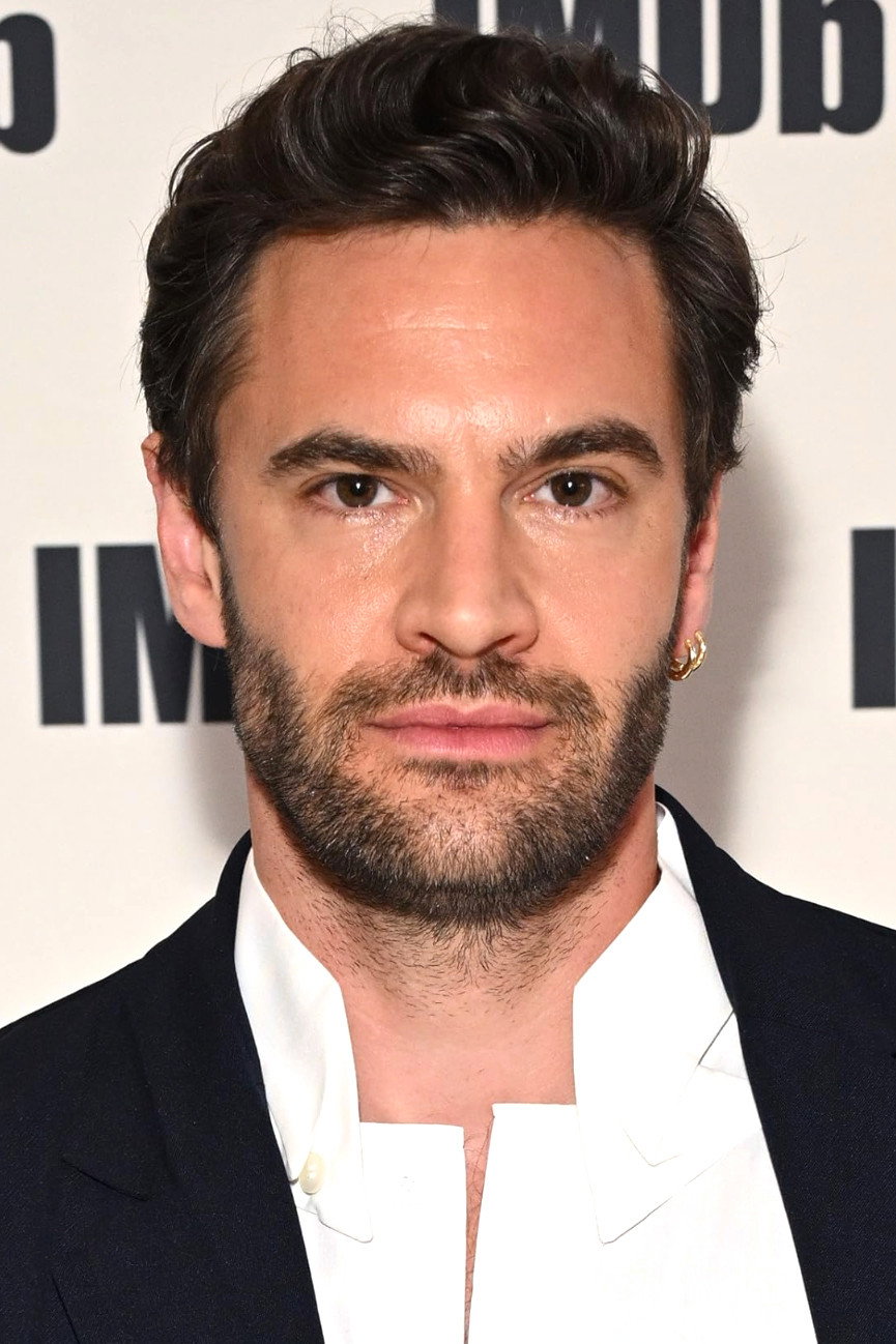 Tom Bateman as David in Behind Her Eyes