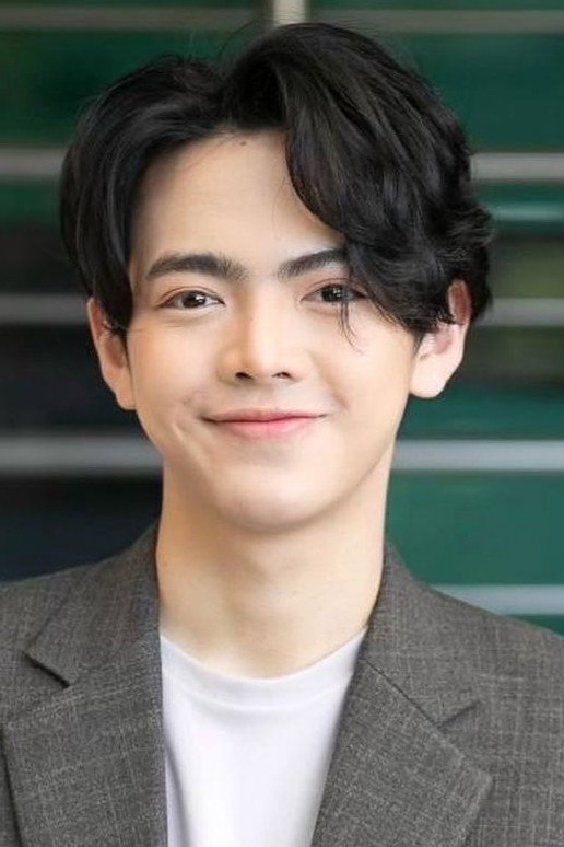 Alongkorn Chaovanaprecha as Payu in Chains of Heart