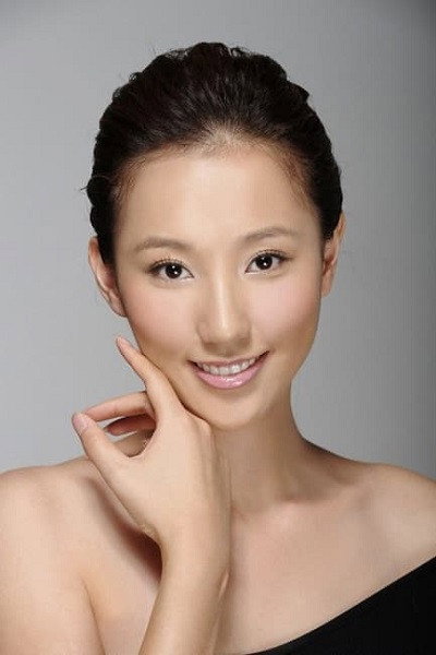 Shatina Chen as 孙亚瑛 in 至尊玻璃鞋