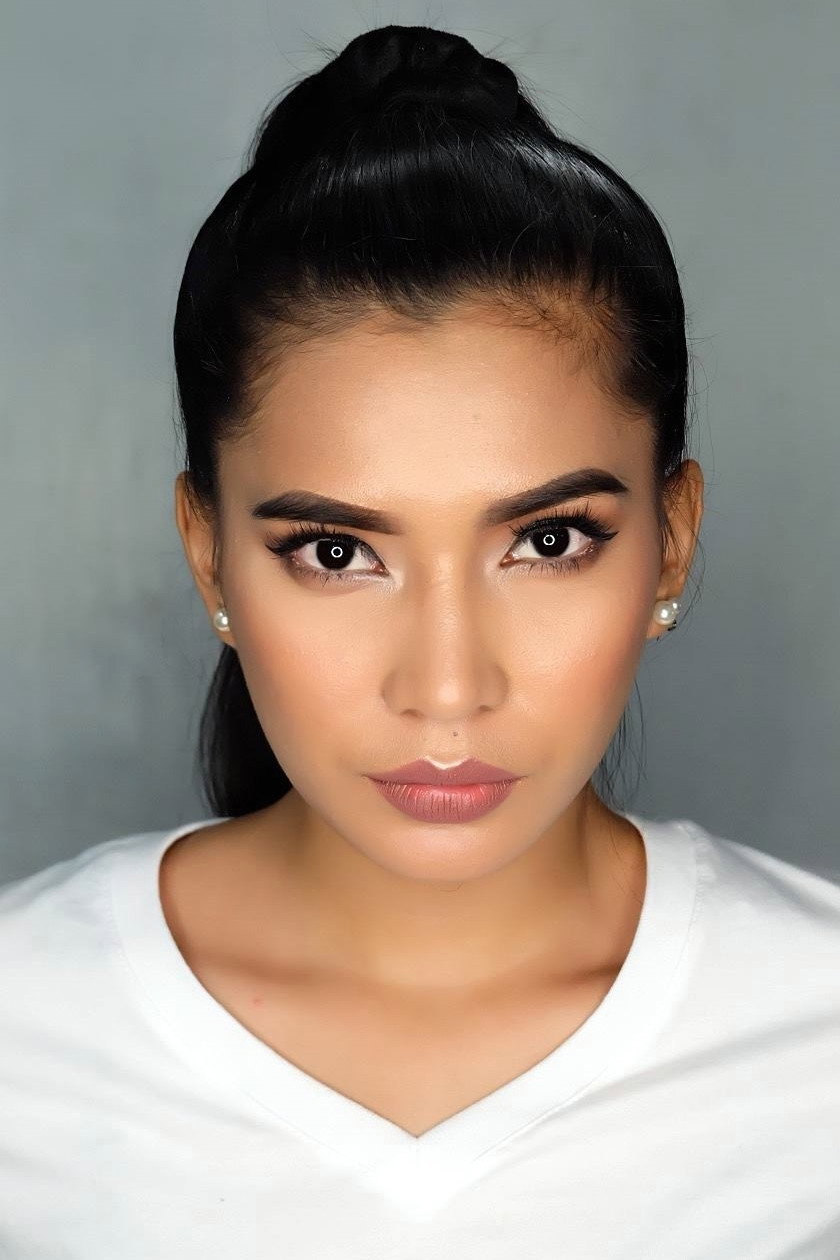 Laila Putli P. Ulao as Satra in Women of the Weeping River