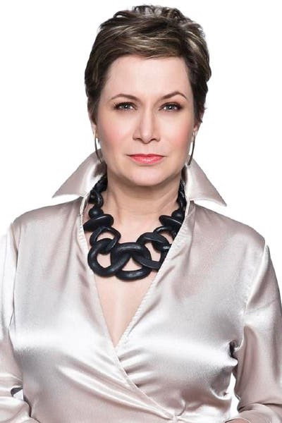 Mónica Dionne as Cayetana de Vallejo in La mujer del diablo
