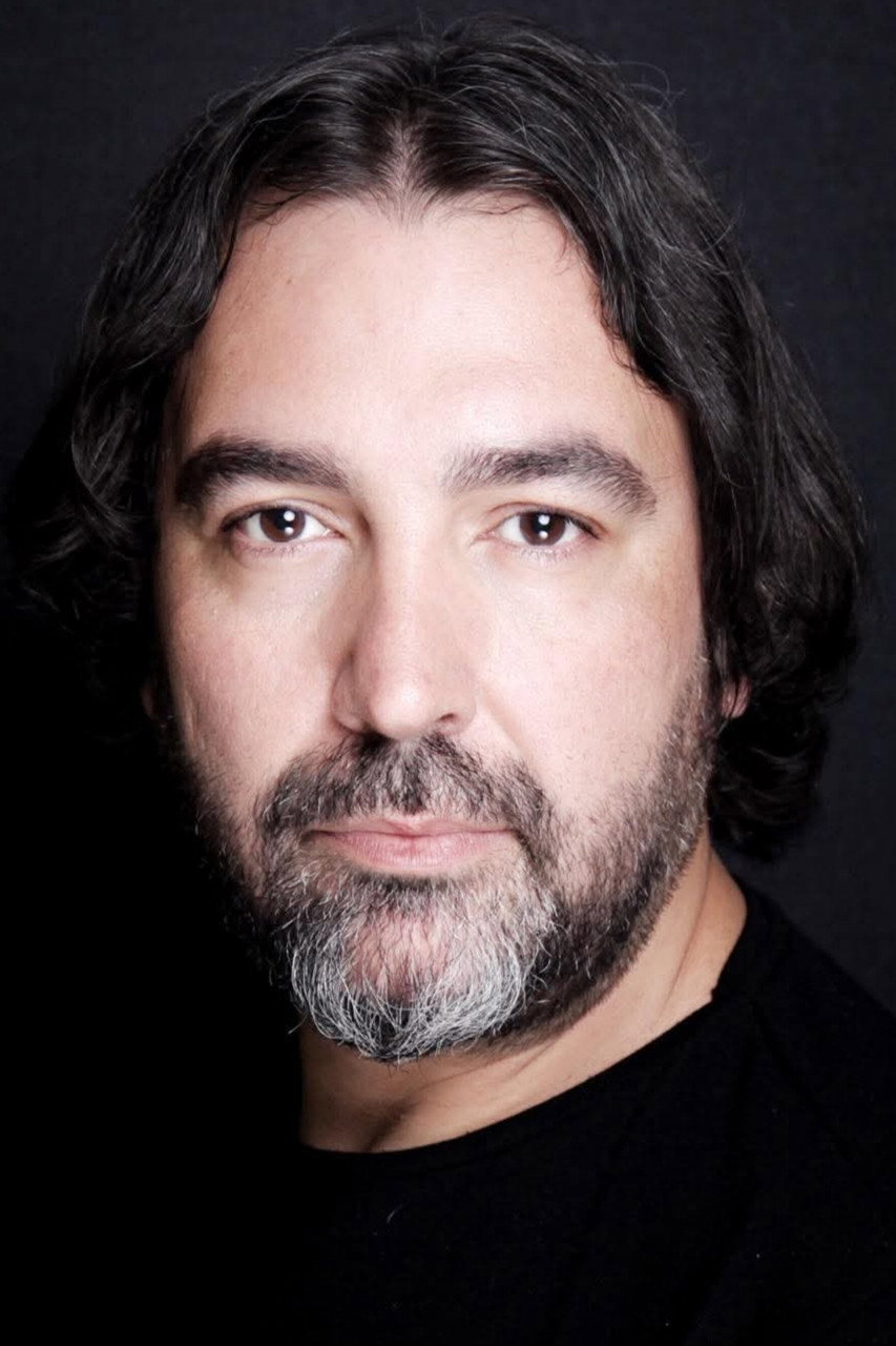 Hasan Küçükçetin as Şevket Tekin in Falling Leaves
