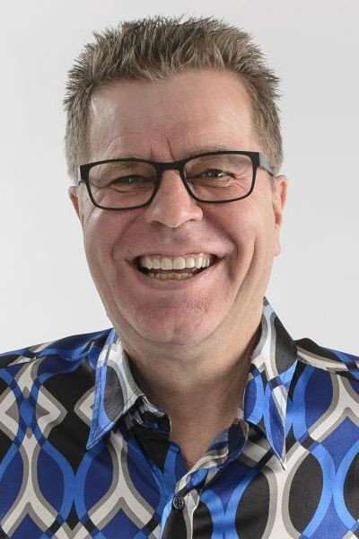 Mato Valtonen as Mulefukkers-yhtyeen kontrabasisti in Zombie and the Ghost Train